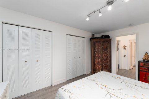 Condo in Miami Beach, Florida, 1 bedroom  № 1974519 - photo 15