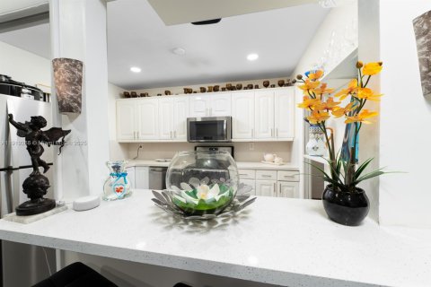Condo in Miami Beach, Florida, 1 bedroom  № 1974519 - photo 10