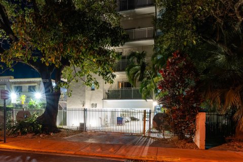 Condo in Miami Beach, Florida, 1 bedroom  № 1974519 - photo 18