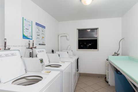 Condo in Miami Beach, Florida, 1 bedroom  № 1974519 - photo 16