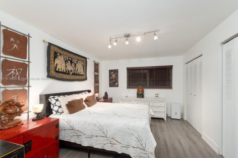 Condo in Miami Beach, Florida, 1 bedroom  № 1974519 - photo 14