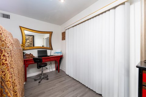 Condo in Miami Beach, Florida, 1 bedroom  № 1974519 - photo 5
