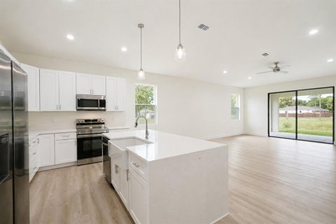 Villa ou maison à vendre à Palm Bay, Floride: 4 chambres, 179.86 m2 № 2390891 - photo 4