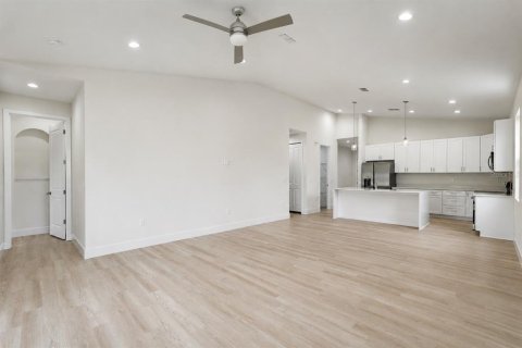Villa ou maison à vendre à Palm Bay, Floride: 4 chambres, 179.86 m2 № 2390891 - photo 12