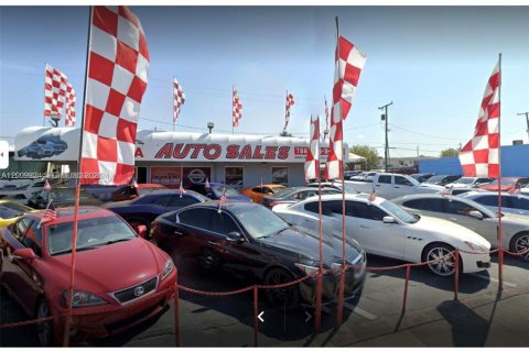 Immobilier commercial à Hialeah, Floride № 2089866