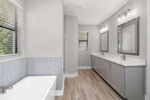 House in Hudson, Florida 3 bedrooms, 278.24 sq.m. № 2148610 - photo 8