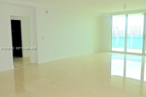 Condo in Aventura, Florida, 2 bedrooms № 2412767 - photo 25