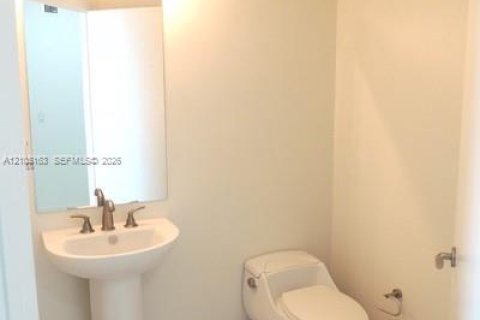 Condo in Aventura, Florida, 2 bedrooms № 2412767 - photo 16