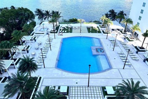 Condo in Aventura, Florida, 2 bedrooms № 2412767 - photo 30
