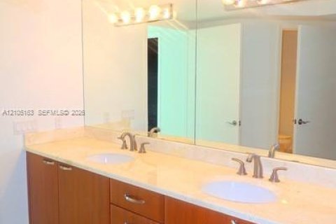 Condo in Aventura, Florida, 2 bedrooms № 2412767 - photo 10