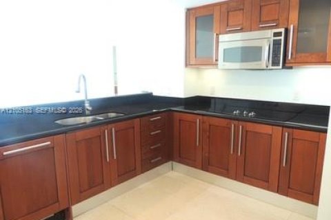 Condo in Aventura, Florida, 2 bedrooms № 2412767 - photo 7