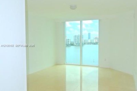 Condo in Aventura, Florida, 2 bedrooms № 2412767 - photo 11