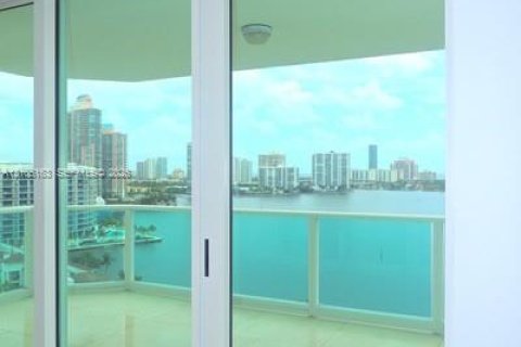 Condo in Aventura, Florida, 2 bedrooms № 2412767 - photo 8