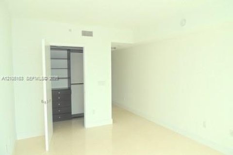 Condo in Aventura, Florida, 2 bedrooms № 2412767 - photo 21