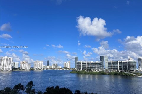 Condo in Aventura, Florida, 2 bedrooms № 2412767 - photo 29