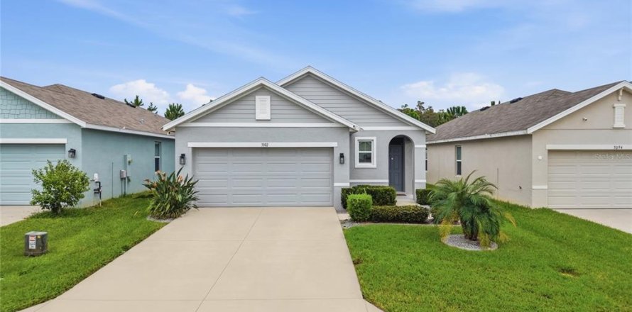 House in Odessa, Florida 3 bedrooms, 140.84 sq.m. № 2408756