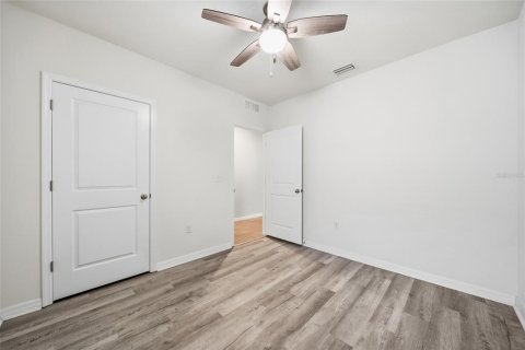 House in Odessa, Florida 3 bedrooms, 140.84 sq.m. № 2408756 - photo 15