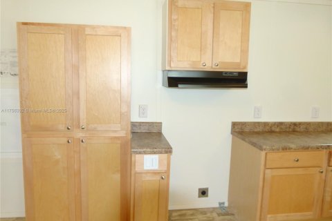 Casa en venta en Okeechobee, Florida, 3 dormitorios, 78.04 m2 № 1693189 - foto 5