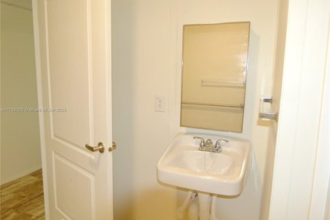 Casa en venta en Okeechobee, Florida, 3 dormitorios, 78.04 m2 № 1693189 - foto 12