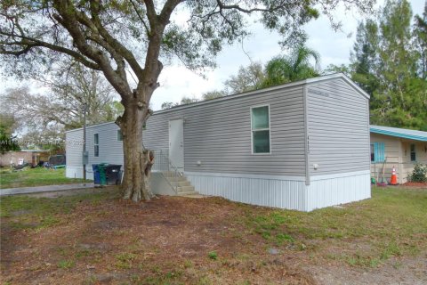 Casa en venta en Okeechobee, Florida, 3 dormitorios, 78.04 m2 № 1693189 - foto 1