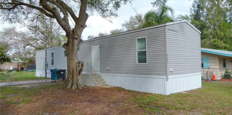 Casa en Okeechobee, Florida 3 dormitorios, 78.04 m2 № 1693189