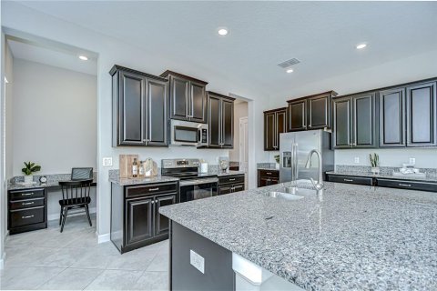 Casa en venta en Wesley Chapel, Florida, 5 dormitorios, 308.99 m2 № 1819053 - foto 25