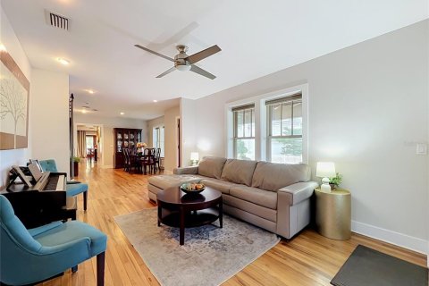 Villa ou maison à vendre à Orlando, Floride: 4 chambres, 289.02 m2 № 2437345 - photo 10