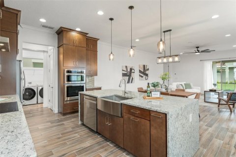 Casa en venta en Orlando, Florida, 4 dormitorios, 295.43 m2 № 1778241 - foto 4