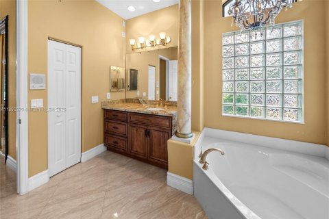 House in Miramar, Florida 5 bedrooms, 239.32 sq.m. № 1945428 - photo 19