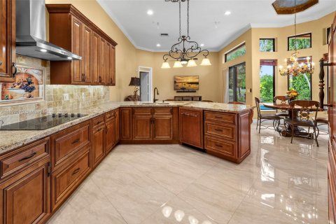 House in Miramar, Florida 5 bedrooms, 239.32 sq.m. № 1945428 - photo 27