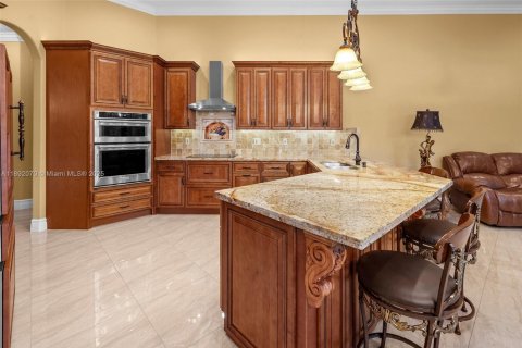House in Miramar, Florida 5 bedrooms, 239.32 sq.m. № 1945428 - photo 11