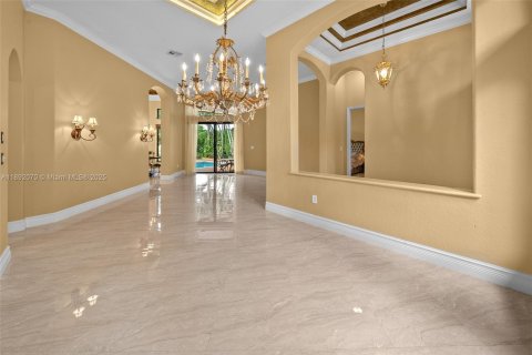 House in Miramar, Florida 5 bedrooms, 239.32 sq.m. № 1945428 - photo 12