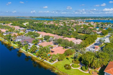 House in Miramar, Florida 5 bedrooms, 239.32 sq.m. № 1945428 - photo 21