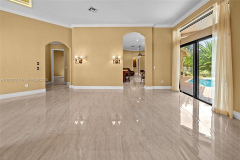 House in Miramar, Florida 5 bedrooms, 239.32 sq.m. № 1945428 - photo 8