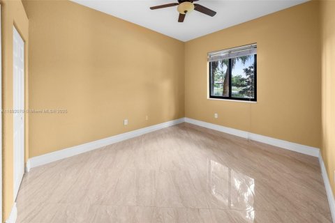 House in Miramar, Florida 5 bedrooms, 239.32 sq.m. № 1945428 - photo 29