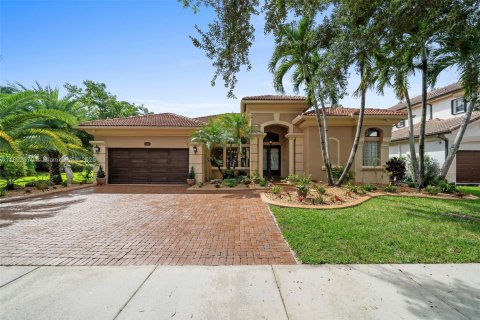 House in Miramar, Florida 5 bedrooms, 239.32 sq.m. № 1945428 - photo 2