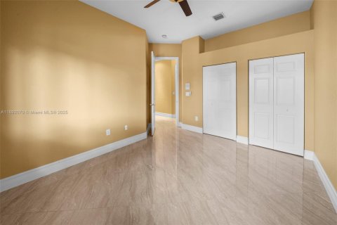 House in Miramar, Florida 5 bedrooms, 239.32 sq.m. № 1945428 - photo 30