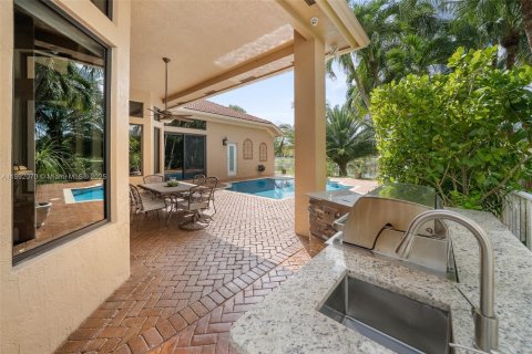 House in Miramar, Florida 5 bedrooms, 239.32 sq.m. № 1945428 - photo 23