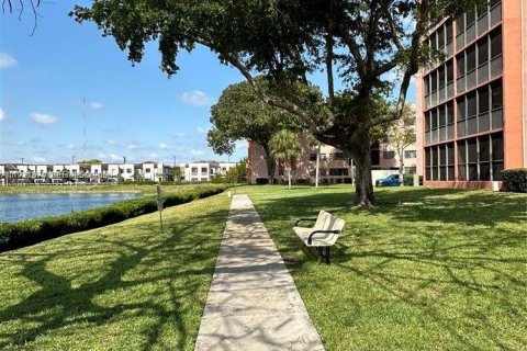 Condo in Miami, Florida, 2 bedrooms № 1996623 - photo 17