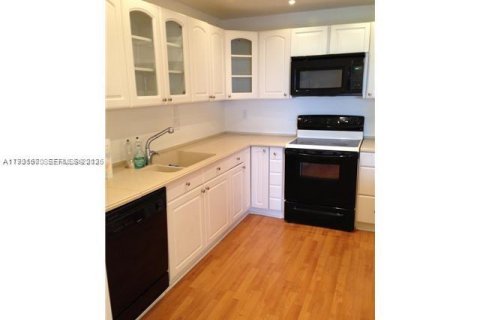 Condo in Miami, Florida, 2 bedrooms № 1996623 - photo 16