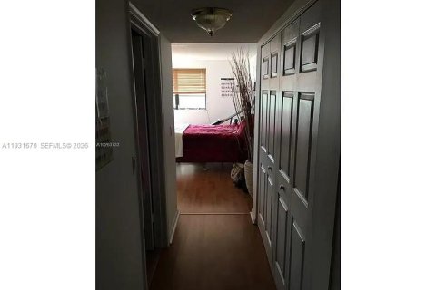 Condo in Miami, Florida, 2 bedrooms № 1996623 - photo 11