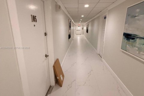 Condominio en venta en Hollywood, Florida, 1 dormitorio, 89.19 m2 № 2087281 - foto 9
