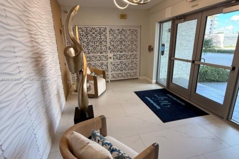 Condominio en venta en Hollywood, Florida, 1 dormitorio, 89.19 m2 № 2087281 - foto 8