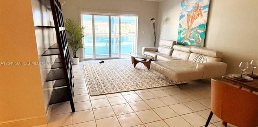 Condominio en Hollywood, Florida, 1 dormitorio  № 2087281