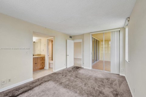 Condo in Davie, Florida, 3 bedrooms  № 1878897 - photo 27