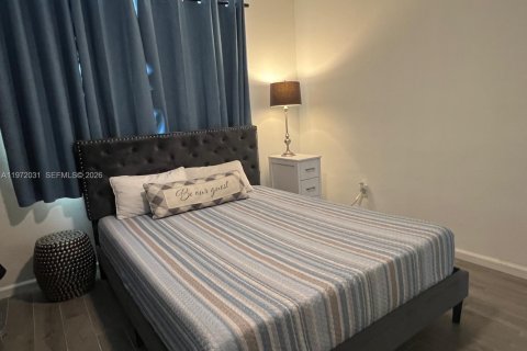 Villa ou maison à louer à Miami, Floride: 3 chambres, 128.58 m2 № 2042279 - photo 14