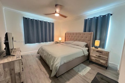 Villa ou maison à louer à Miami, Floride: 3 chambres, 128.58 m2 № 2042279 - photo 13