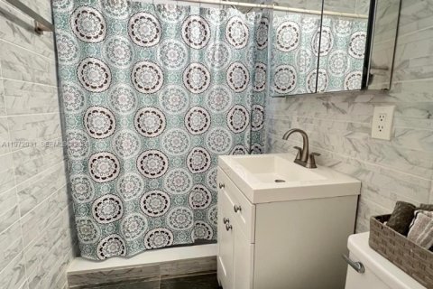 Villa ou maison à louer à Miami, Floride: 3 chambres, 128.58 m2 № 2042279 - photo 17