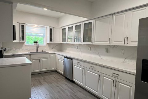 Villa ou maison à louer à Miami, Floride: 3 chambres, 128.58 m2 № 2042279 - photo 10