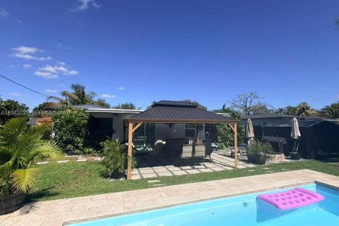 Villa ou maison à louer à Miami, Floride: 3 chambres, 128.58 m2 № 2042279 - photo 2